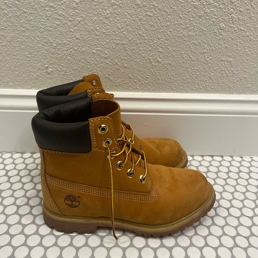 Timberland Boots (wheat/ brown women’s size 7) - Picture 3 of 6